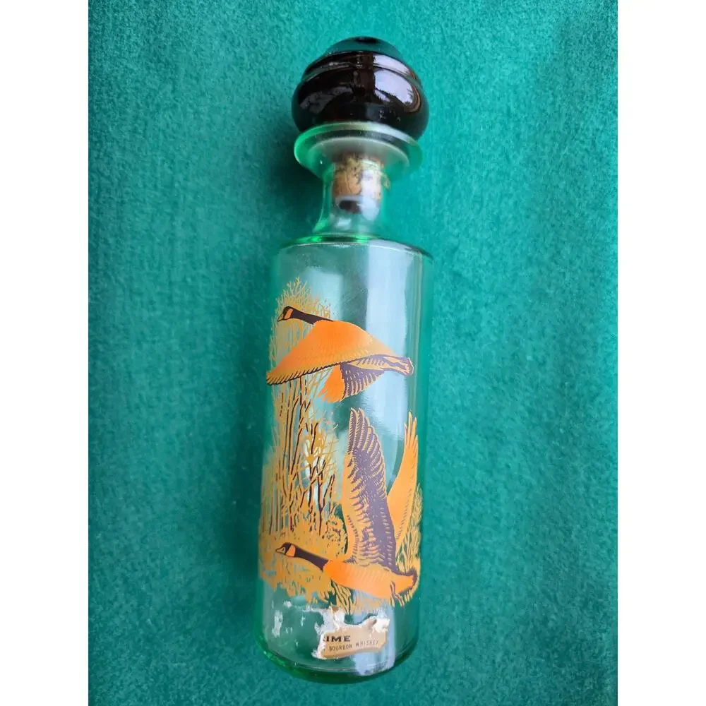 Cabin Still Sportsman Collection Glass Wildlife Decanter Canada Geese motif